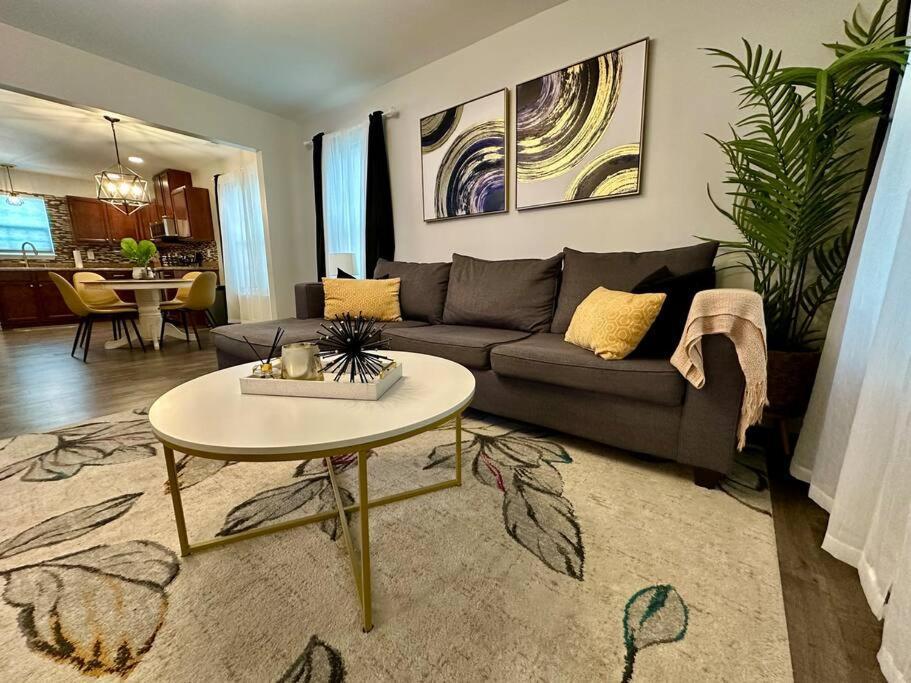 Cozy And Luxury Home Ралі Екстер'єр фото